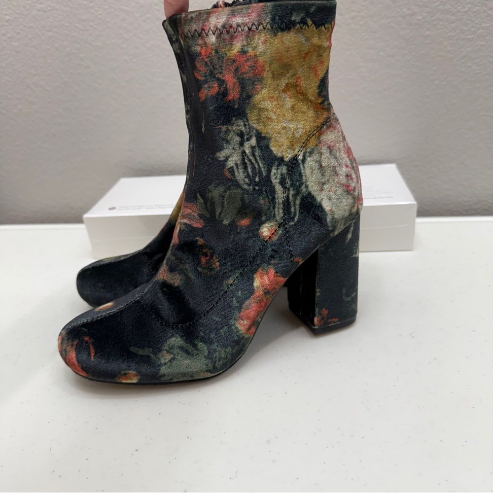 MIA Velveteen Boots Size 6 Floral Velvet Shoes Lux Comfy Block Heel Fall - Picture 3 of 8